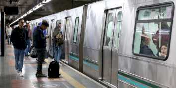 Metroviários voltam ao trabalho com catracas liberadas em São Paulo